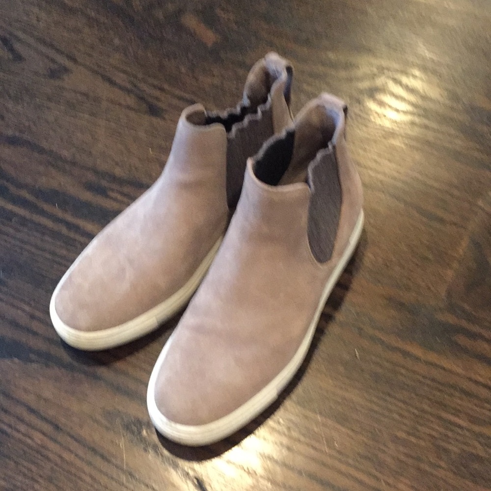 Vince grey sneaker booties (suede)